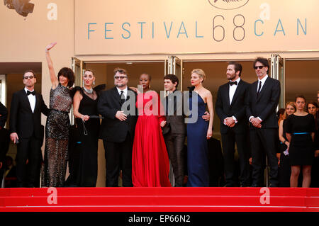 Ethan Coen, Sophie Marceau, Rossy de Palma, Guillermo del Toro, Rokia Traore, Xavier Dolan, Sienna Miller, Jake Gyllenhaal und Joel Coen besucht die Premiere mit der Premiere von "La tête haute/Standing Tall" bei den 68. Filmfestspielen von Cannes am 13. Mai 2015 Stockfoto