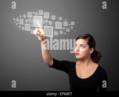 Geschäftsfrau, die High-Tech-Typ des modernen Tasten drücken Stockfoto
