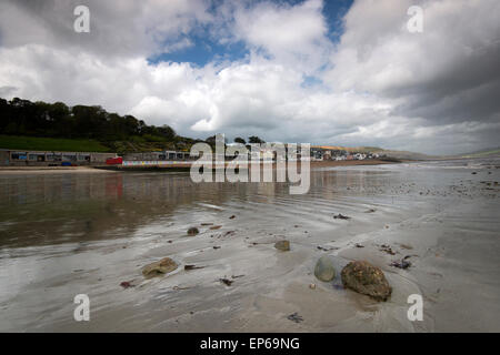 Ein stürmischer Nachmittag am Strand von Lyme Regis, Dorset England UK Stockfoto