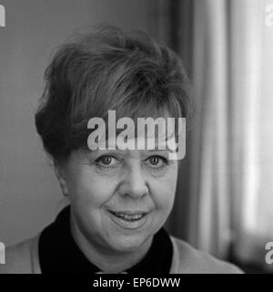 Deutsche Volksschauspielerin, Chanson-Sängerin und Kabarettistin Brigitte Mira, Deutschland 1960er Jahre. Die deutsche Schauspielerin, ch Stockfoto