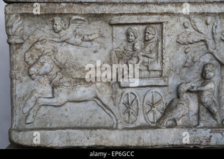 Sarkophag mit Reise des Verstorbenen durch das Jenseits. Marmor. Anfang 2. Jh. n. Chr.. Roman. Römische Nationalmuseum. Stockfoto
