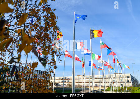 Belgien, EU-Flagge und Flaggen der Länder der Europäischen Union an der Europäischen Kommission, Europaviertel, Luxemburg Stockfoto