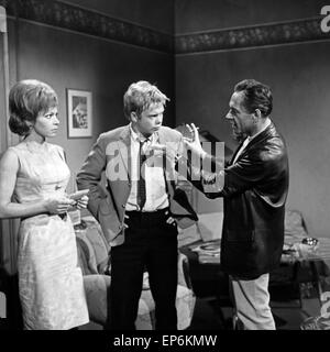 Szenenfoto aus Einem Fernsehspiel Mit Volker Lechtenbrink (Mitte); Deutschland 1964 Stockfoto