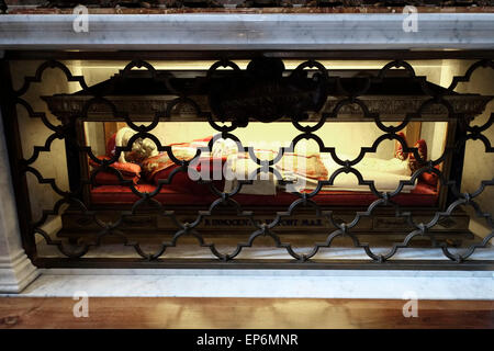 Papst Innozenz XI bleibt St. Peter Basilika Rom Italien IT EU Europa Stockfoto