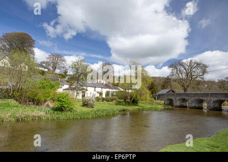 Der Fluß Barle in Exmoor Dorf Withypool, Exmoor National Park, Somerset, England, Großbritannien Stockfoto