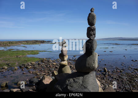 Stein-Skulptur am Strand Stockfoto