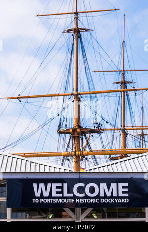 Willkommen Sie bei Portsmouth Historic Dockyard Zeichen - Portsmouth, England, U.K Stockfoto