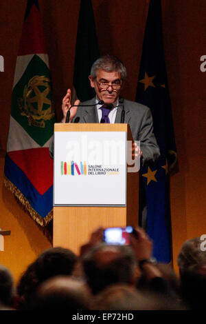 Turin, Italien. 14. Mai 2015. Der Präsident des Piemont Region Sergio Chiamparino bei der Einweihung der XXVIII Ausgabe des International Book Fair. © Elena Aquila/Pacific Press/Alamy Live-Nachrichten Stockfoto