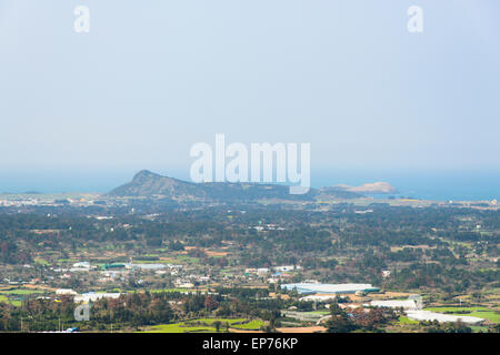 Chagwido Insel-Blick von der Spitze des Jeoji Oreum in Insel Jeju, Korea. Stockfoto