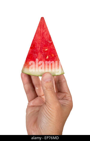 Perfekte Scheibe Wassermelone. Hand, die Scheibe Wassermelone.  Isoliert auf weißem Hintergrund. Vertikale erschossen. Stockfoto