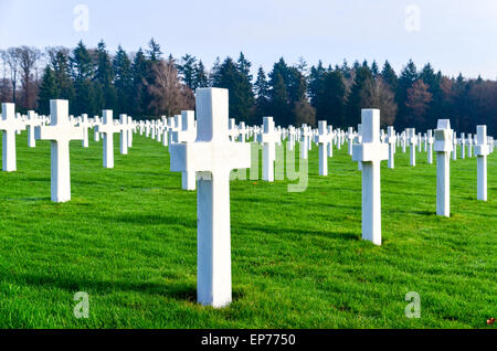 Gräber von mehr als 5000 US-Soldaten an der Luxembourg American Cemetery und Memorial, die während des zweiten Weltkriegs gestorben Stockfoto