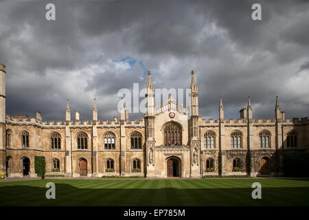 CAMBRIDGE, ENGLAND - APRIL 2015: Fronleichnam ist einer der kleinsten aber auch elegant und reichsten Cambridge Univers Stockfoto