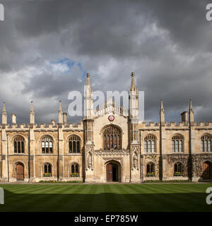 CAMBRIDGE, ENGLAND - APRIL 2015: Fronleichnam ist einer der kleinsten aber auch elegant und reichsten Cambridge Univers Stockfoto