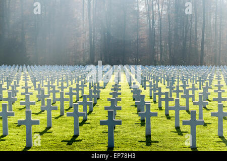 Gräber von mehr als 5000 US-Soldaten an der Luxembourg American Cemetery und Memorial, die während des zweiten Weltkriegs gestorben Stockfoto