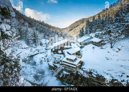 Einer traditionellen japanischen Ryokan (Inn) eingebettet in den Bergen der Präfektur Nagano, Japan. Stockfoto