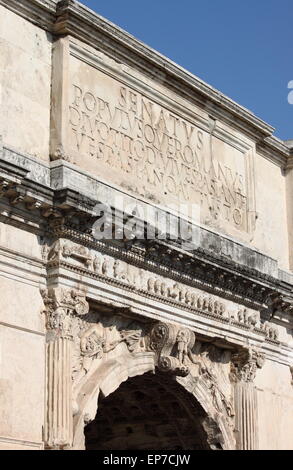 Wichtigste Inschrift in der Titus-Bogen. Rom, Italien Stockfoto