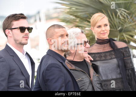 Cannes, Frankreich. 14. Mai 2015. Tom Hardy, Charlize Theron, Nicholas Hoult, George Miller / posiert auf Photocall / Mad Max / 68. Cannes Film Festival / Festival de Cannes 2015 / 14,05.2015 Credit: Dpa picture-Alliance/Alamy Live News Stockfoto