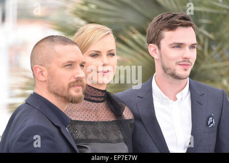 Cannes, Frankreich. 14. Mai 2015. Tom Hardy, Charlize Theron, Nicholas Hoult / posiert auf Photocall / Mad Max / 68. Cannes Film Festival / Festival de Cannes 2015 / 14,05.2015 Credit: Dpa picture-Alliance/Alamy Live News Stockfoto