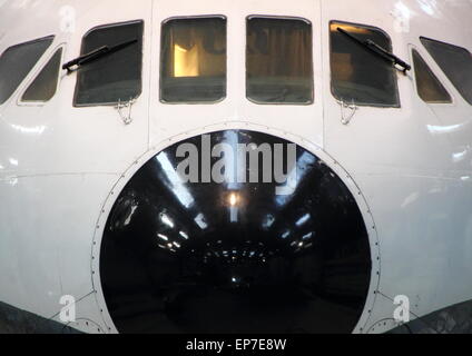 Schwarze Nase auf alten weißen Großraumflugzeuge. In frühen dänischen Transport verwendet. Stockfoto