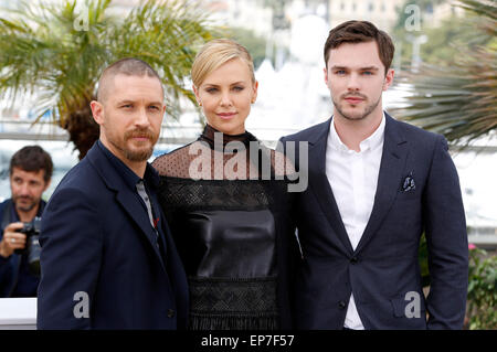 Cannes, Frankreich, 14. Mai 2015. Tom Hardy, Charlize Theron und Nicholas Hoult während der "Mad Max: Fury Road" Fototermin bei den 68. Filmfestspielen von Cannes am 14. Mai 2015 Credit: Dpa picture-Alliance/Alamy Live News Stockfoto