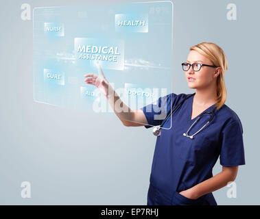 Junge Krankenschwester, die moderne medizinische Art der Knöpfe drücken Stockfoto