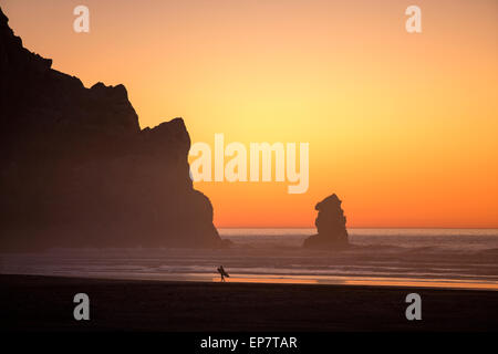 Surfer am Strand von Morro Bay Stockfoto