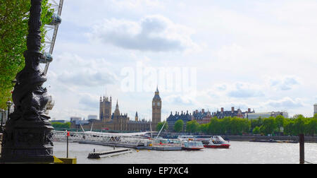 Londoner Stadtbild, fotografiert von Queen es Walk. Mit Big Ben und die Houses of Parliament. Stockfoto