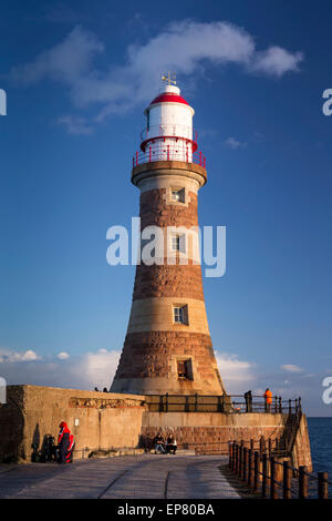 Roker Mole und Leuchtturm, Sunderland, Tyne and Wear. Stockfoto