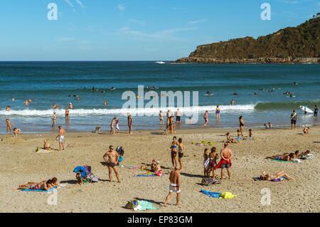 Leute, Sonnenbaden am Strand Zurriola, San Sebastian, Donostia, Baskenland, Spanien Stockfoto