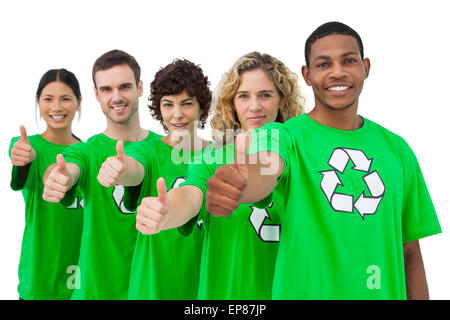 Lächelnde Gruppe von Umweltaktivisten Daumen aufgeben Stockfoto