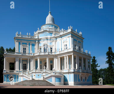 Wasserrutsche-Pavillon. Oranienbaum (Lomonosov). Oberen Park. Stockfoto