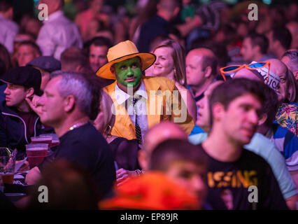 Brighton, UK. 14. Mai 2015. Betway Premier League Darts. Spieltag 15. Dart-Fans bei der 2015 Premier League Darts. Bildnachweis: Aktion Plus Sport/Alamy Live-Nachrichten Stockfoto