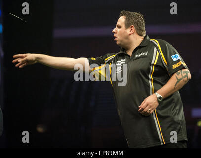 Brighton, UK. 14. Mai 2015. Betway Premier League Darts. Spieltag 15. Adrian Lewis [ger] in Aktion während seines Spiels mit Gary Anderson [SCO]. Bildnachweis: Aktion Plus Sport/Alamy Live-Nachrichten Stockfoto