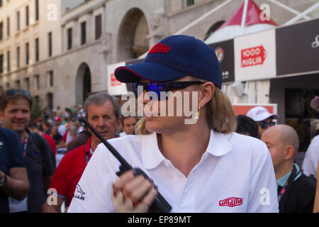 Brescia, Italien. 14. Mai 2015. Teilnehmer in Piazza Vittoria für den Beginn der klassischen italienischen Straße Rennen die Mille Miglia von Brescia nach Rom und zurück wieder über 1000 Meilen. Kredit-14.05.2015: Theodore Liasi/Alamy Live-Nachrichten Stockfoto