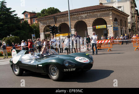 Brescia, Italien. 14. Mai 2015. Teilnehmer in Piazza Vittoria für den Beginn der klassischen italienischen Straße Rennen die Mille Miglia von Brescia nach Rom und zurück wieder über 1000 Meilen. Kredit-14.05.2015: Theodore Liasi/Alamy Live-Nachrichten Stockfoto