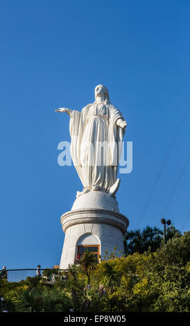 Statue der Jungfrau Maria, Cerro San Cristóbal, Santiago, Chile Stockfoto