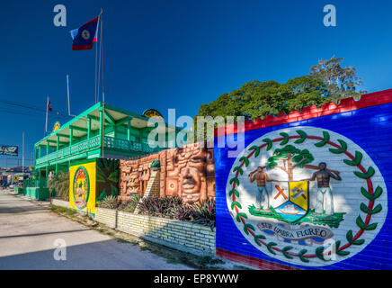 Rathaus, Wappen von Belize, Orange Walk Town, Orange Walk District, Belize Stockfoto