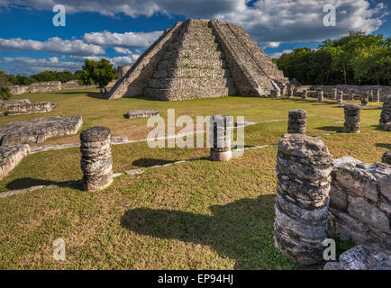 El Castillo de Kukulcan (Tempel des Kukulcan), Pyramide, Maya-Ruinen in Mayapan archäologische Website, Bundesstaates Yucatán, Mexiko Stockfoto