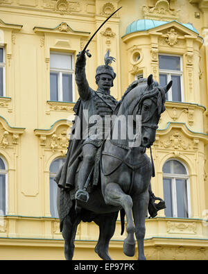 Statue von König Josip in dem Hauptplatz Ban Jelacic, Zagreb, Kroatien. Stockfoto