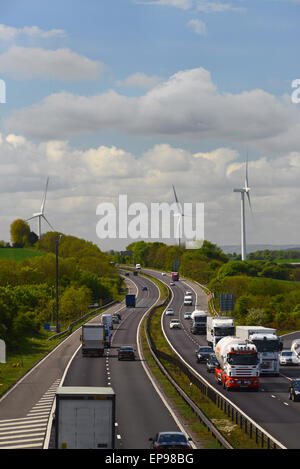 Datenverkehrs stromerzeugende Windmühlen von m18 Autobahn Sheffield Vereinigtes Königreich Stockfoto