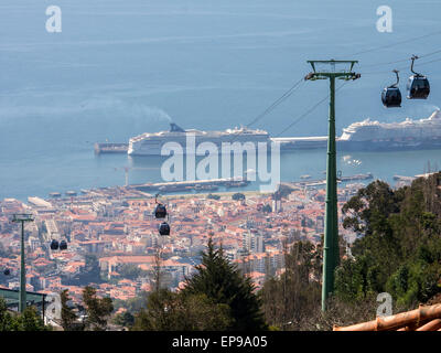 Die Aussicht vom Monte Blick auf Seilbahnen, Funchal, Madeira, Portugal Stockfoto