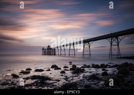 Clevedon Pier in Somerset, einem der schönsten erhaltenen viktorianischen Piers im Vereinigten Königreich. Stockfoto