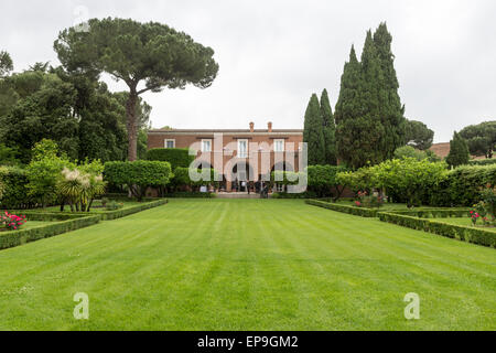 Rom, Deutschland. 15. Mai 2015. Ansicht der Villa Tiberzufluss, die Residenz des deutschen Botschafters in Rom, Deutschland, 15. Mai 2015. Foto: Armin Weigel/Dpa/Alamy Live-Nachrichten Stockfoto