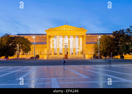 Das Museum der schönen Künste (Sammlung Múzeum) am Heldenplatz in Budapest, Ungarn. Stockfoto