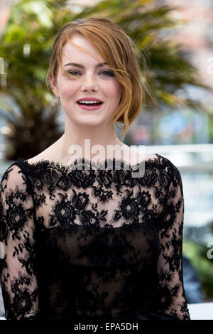 Cannes, Frankreich. 15. Mai 2015. Schauspielerin Emma Stone besucht das Foto-Shooting des irrationalen Menschen auf dem 68. jährlichen Cannes Film Festival im Palais des Festivals in Cannes, Frankreich, am 15. Mai 2015. Foto: Hubert Boesl - NO WIRE SERVICE - Kredit: Dpa picture-Alliance/Alamy Live News Stockfoto