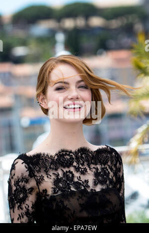 Cannes, Frankreich. 15. Mai 2015. Schauspielerin Emma Stone besucht das Foto-Shooting des irrationalen Menschen auf dem 68. jährlichen Cannes Film Festival im Palais des Festivals in Cannes, Frankreich, am 15. Mai 2015. Foto: Hubert Boesl - NO WIRE SERVICE Credit: © Dpa picture-Alliance/Alamy Live News Stockfoto