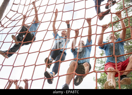 net Bootcamp-Hindernis-Parcours klettern Team Stockfoto