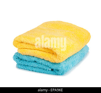 Stapel von Frische und saubere Handtücher isoliert auf weißem Hintergrund Stockfoto
