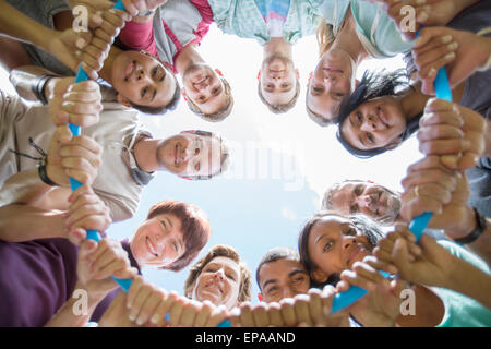 Porträt Team verbundenen Kreis Kunststoff hoop Stockfoto