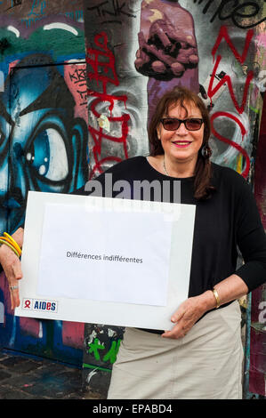 Paris, Frankreich, ADJUTANTEN Kampagne gegen Homophobie, IDAHOT, Portrait mit Frau mit Diskriminierung bekämpfen Protest anmelden Stockfoto